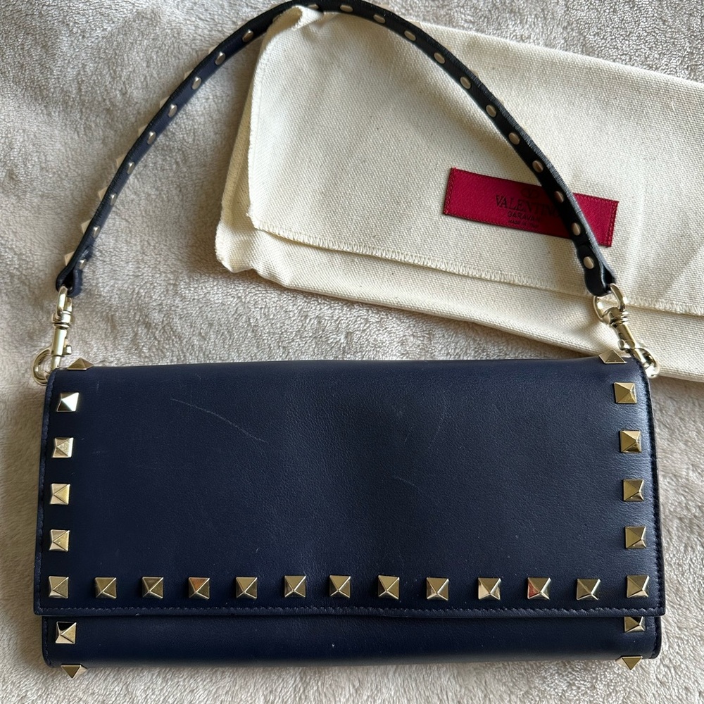 Valentino Garavani Rockstud clutch